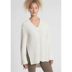 Athleta shasta oversized v neck tunic sweater in dove ivory, size medium